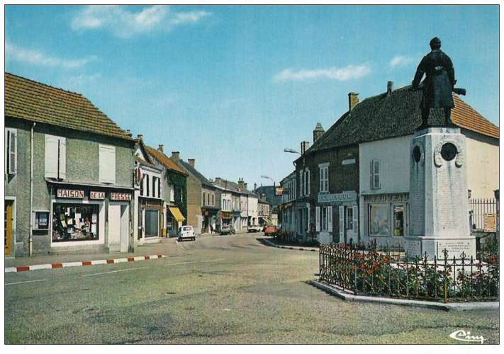  71 - Pierre de Bresse - LA PLACE DU MONUMENT