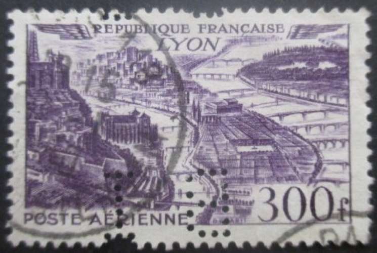FRANCE poste aérienne N°26 PERFORE oblitéré