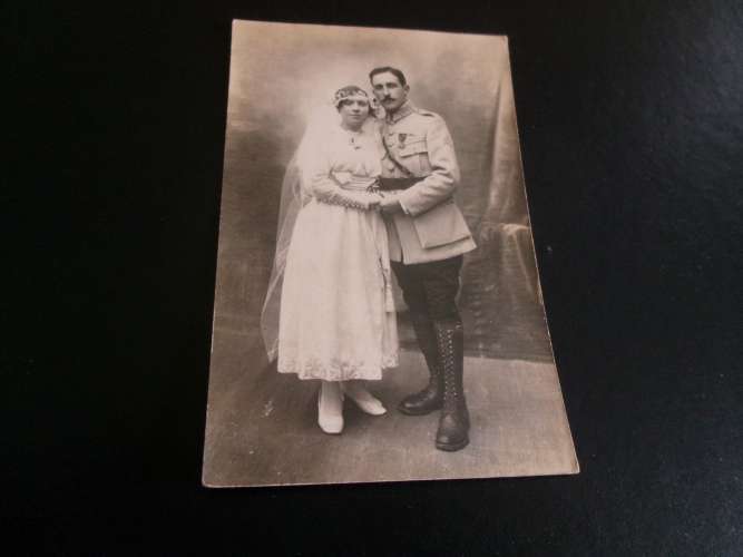 BELLE CARTE PHOTO.....COUPLE DE MARIES..DONT MILITAIRE..