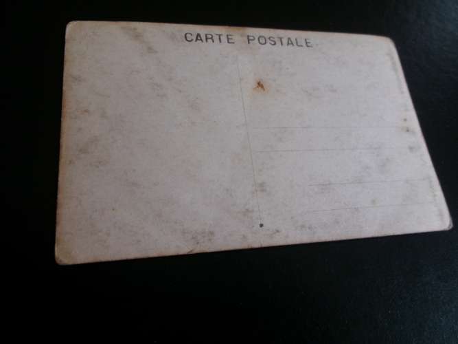 BELLE CARTE PHOTO.....HOMME EN TENUE STRICTE POSANT..