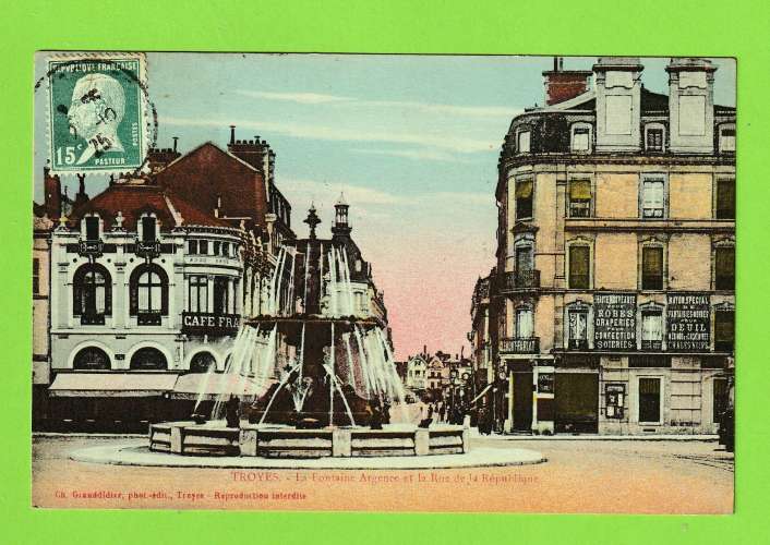 TROYES - LA FONTAINE ARGENCE ET LA RUE DE LA REPUBLIQUE