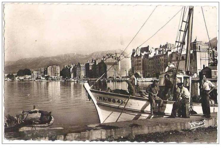 83 - Toulon - Un Coin du Port