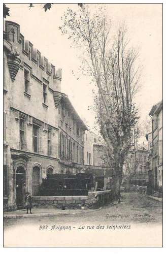 84 - Avignon - rue des teinturiers