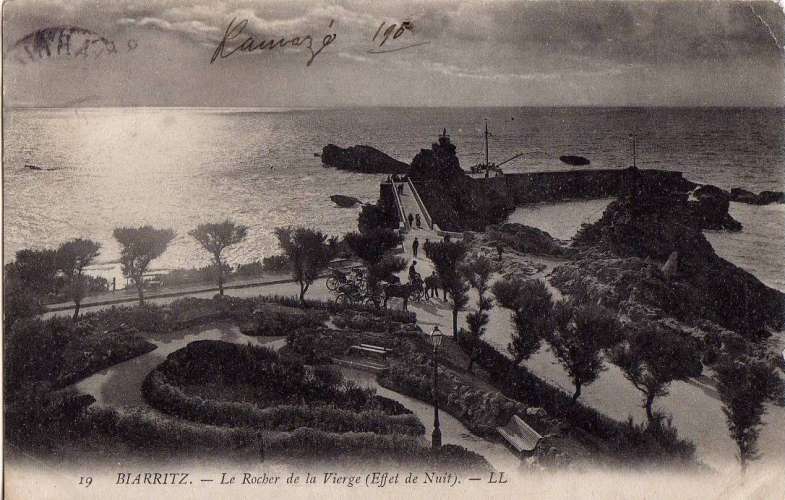 Biarritz (64), CPA, le rocher de la Vierge, au crépuscule
