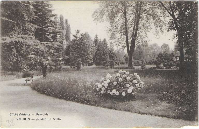 CPA - ISERE - VOIRON, Jardin de Ville