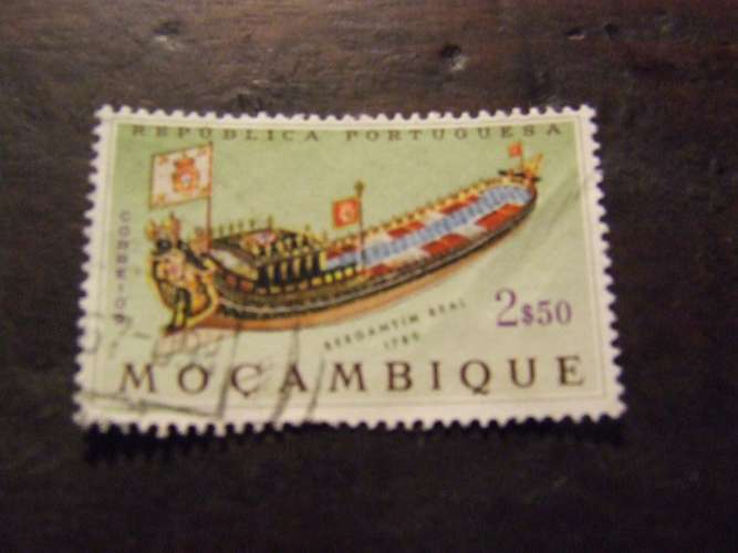 MOZAMBICO 1964 GIOVANI 2,50 e USATO