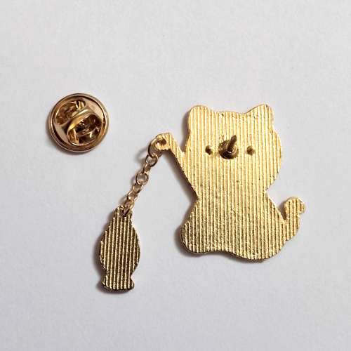Pin's Pins Petit chat à la pêche (Réf 1)