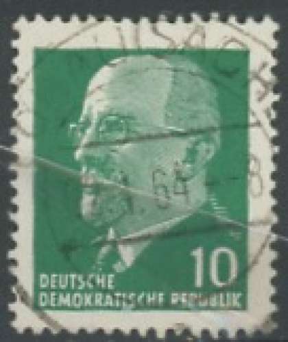 R. D. A. oblitéré N° 562