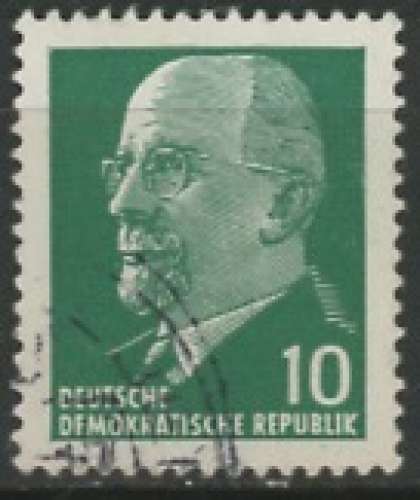 R. D. A. oblitéré N° 562