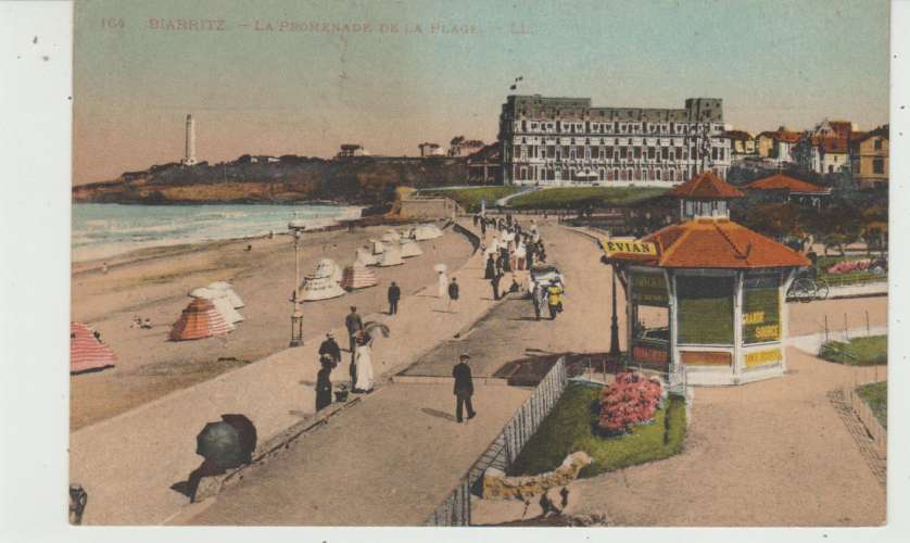 CPA BIARRITZ (64) LA PROMENADE DE LA PLAGE - ANIMEE