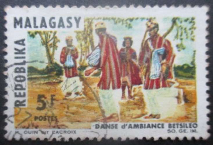 MADAGASCAR N°423 oblitéré