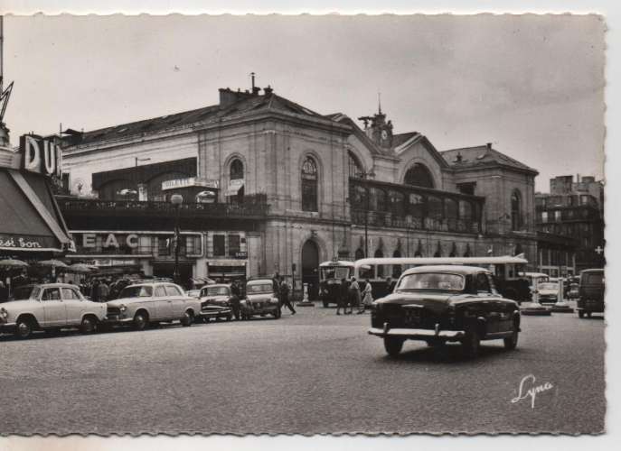 cpsm 75 Paris -La Gare Montparnasse  ( automobiles )