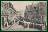 CPA ROSCOFF RUE EGLISE PROCESSION SAINTE BARBE non écrite TTB