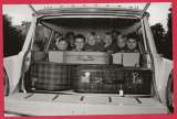 BELLE REPRODUCTION D'APRES UNE PHOTO ORIGINALE - SIMCA MARLY - HAYONS OUVERTS VALISES ENFANTS