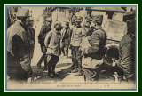 miniature CPA Officiers Français interrogeant un prisonnier Allemand qui vient de ..  voy. (FM) Guerre 1914 TB