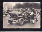 CPA - GUERRE 1939 1945 - ACCUEIL DES PARISIENNES AUX TROUPES AMERICAINES